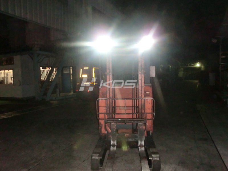 リーチフォークリフト